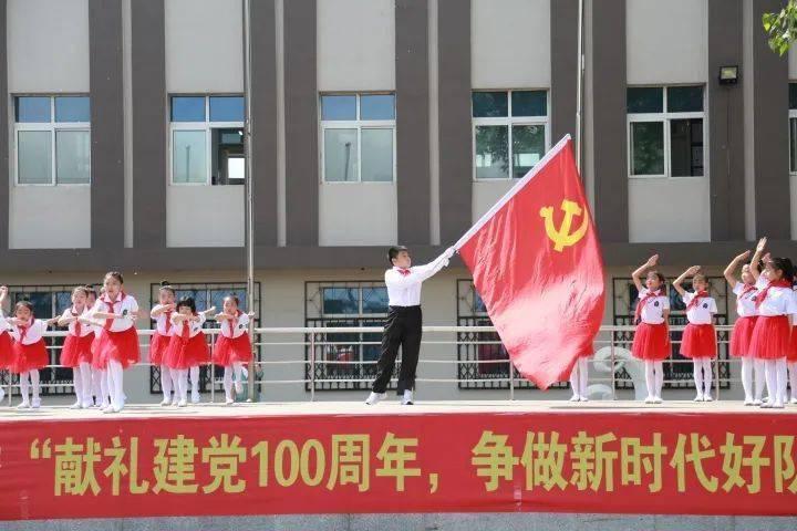 绍兴一酒店后厨被曝用烤箱烤鞋，街道办：已查封涉事点心房，责令酒店整改